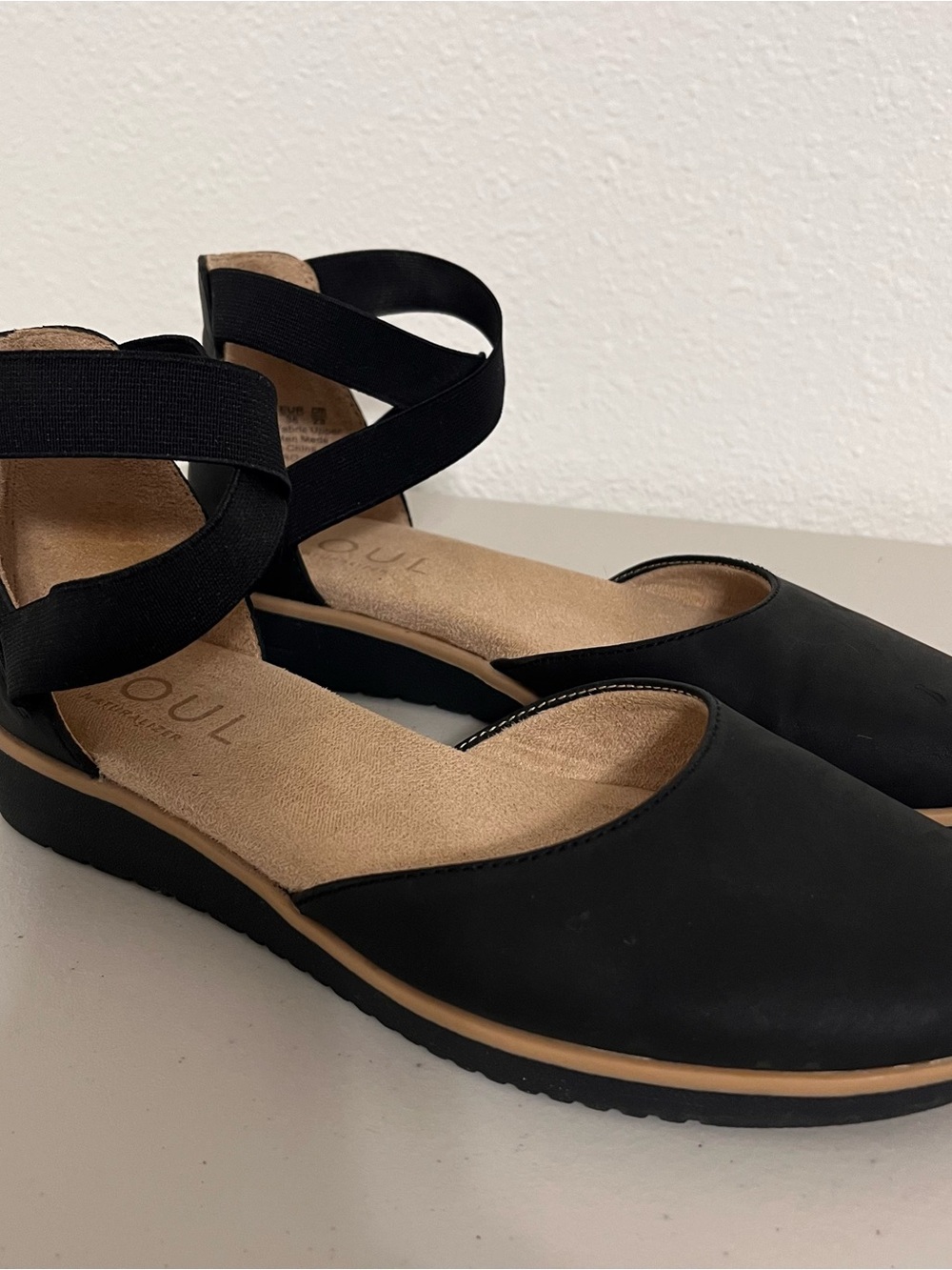 SOUL Naturalizer Black Closed-Toe Wedge Sandals with Elastic Crisscross Straps - Picture 2 of 6